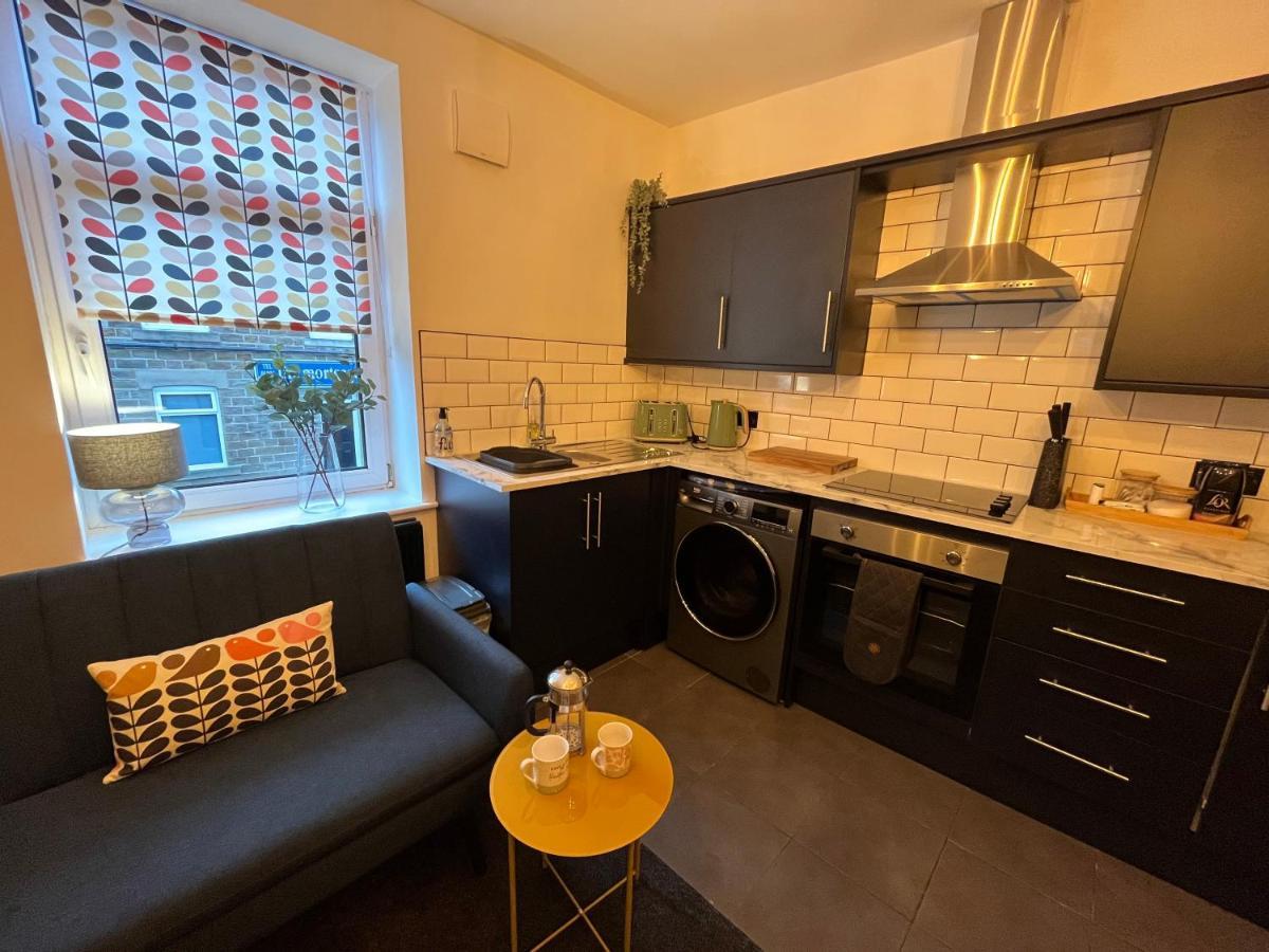 Modern & Retro Two Bedroom Apartment In Barnsley Exterior foto